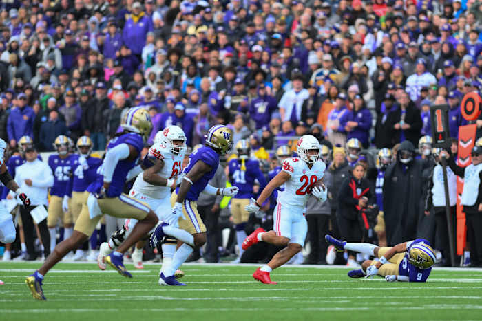 Nov 11, 2023; Seattle, Washington, USA; Utah Utes running back Sione Vaki (28) carries the ball after a catch for a touchdown against the Washington Huskies during the first half at Alaska Airlines Field at Husky Stadium. Mandatory Credit: Steven Bisig-USA TODAY Sports  